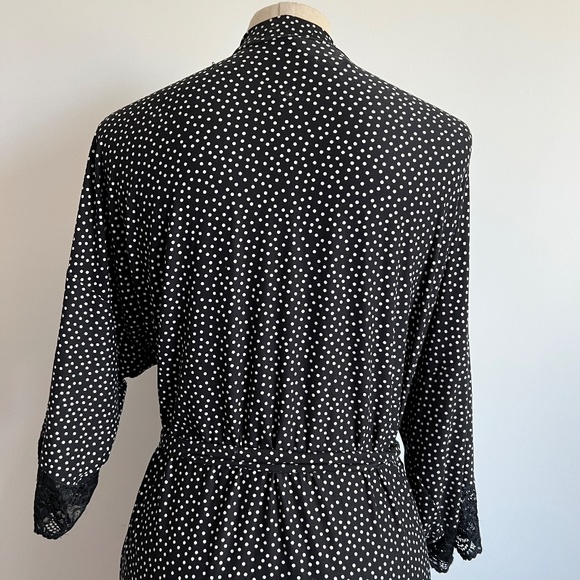 In Bloom - Black & White Polka Dots Belted Robe - Picture 6 of 10